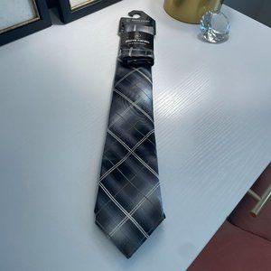 Pierre Cardin Plaid Men's Tie & Pocket Square